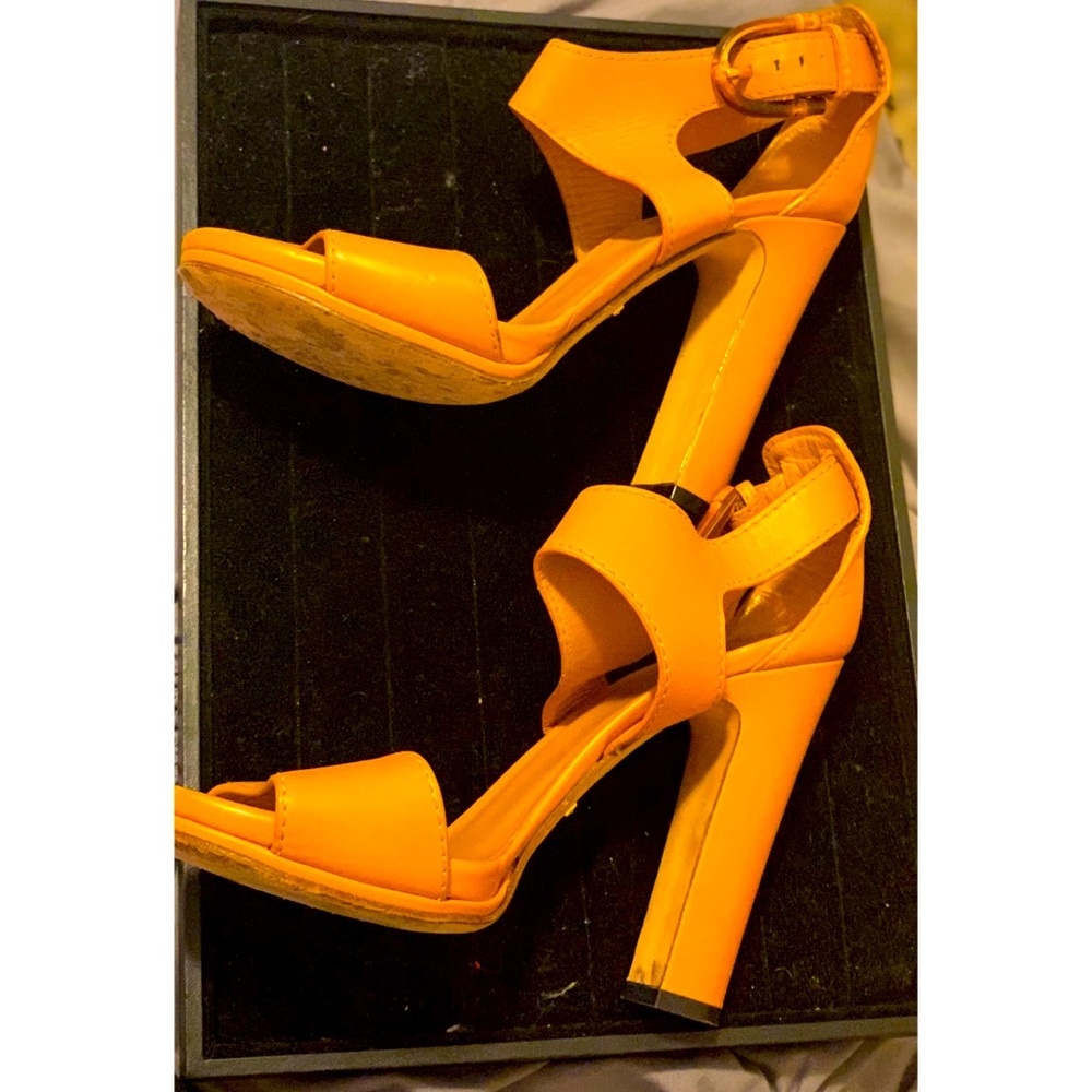 Gucci sandals ( yellow)
